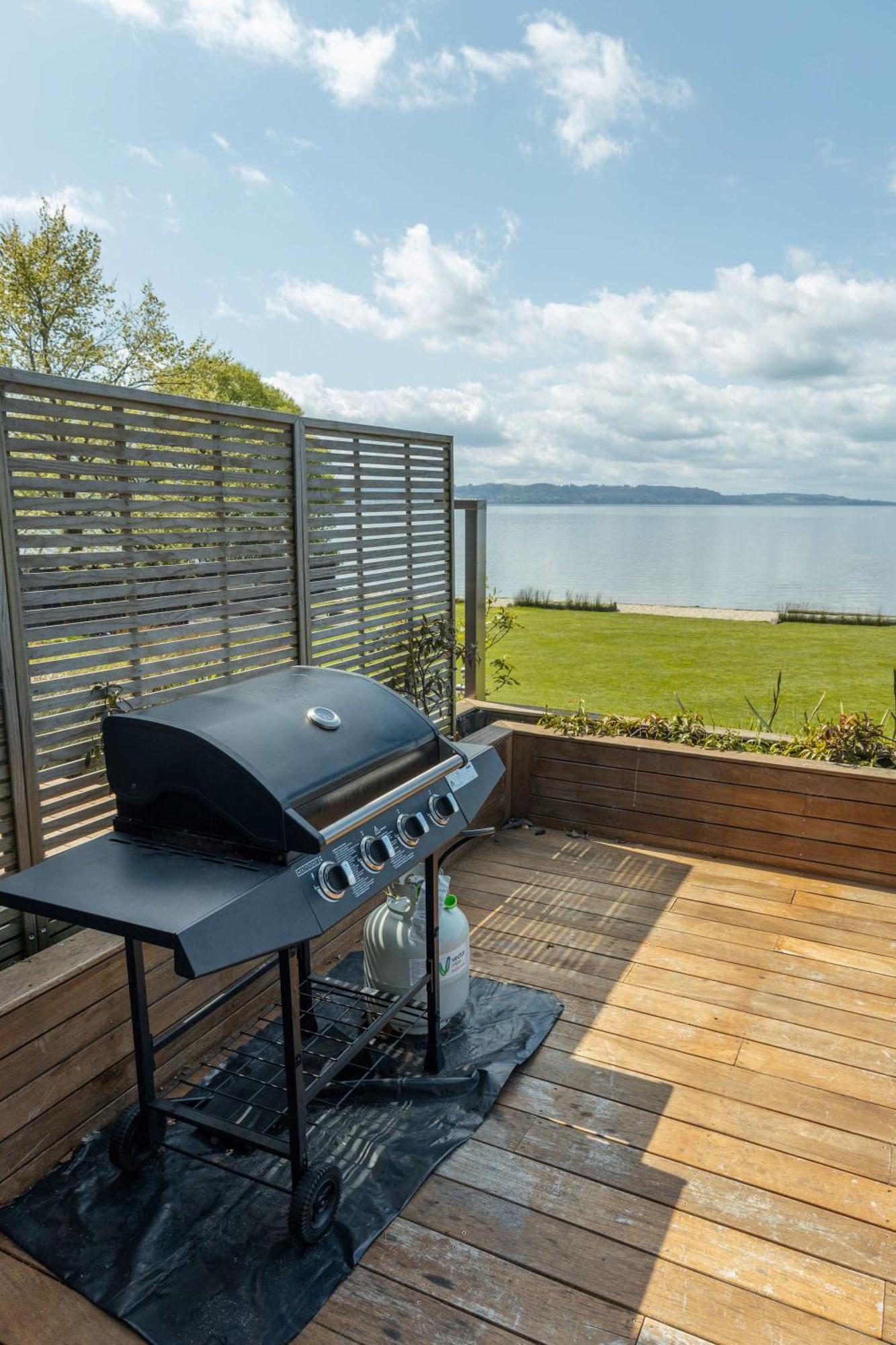 Jandals & Joy Lakefront Retreat 로토루아 외부 사진