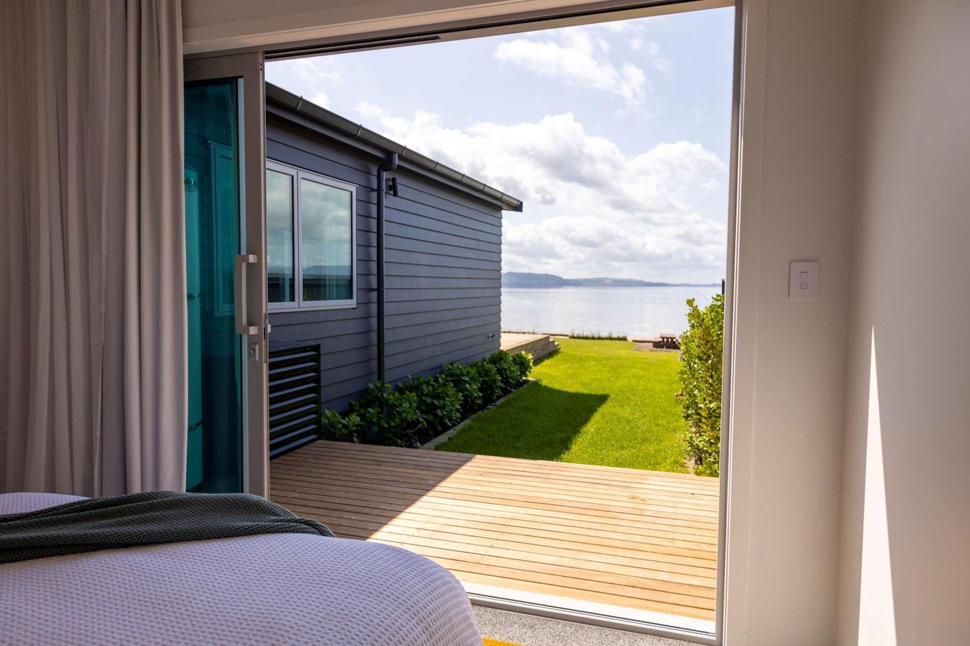 Jandals & Joy Lakefront Retreat 로토루아 외부 사진