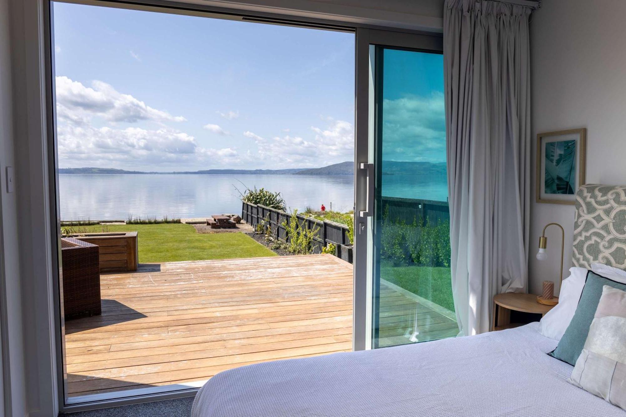 Jandals & Joy Lakefront Retreat 로토루아 외부 사진
