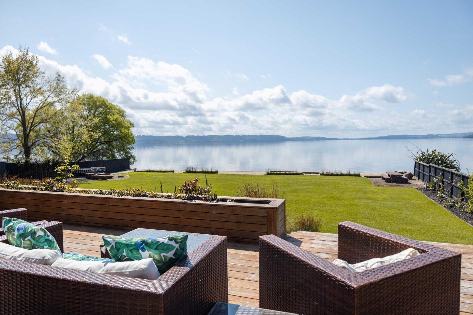 Jandals & Joy Lakefront Retreat 로토루아 외부 사진